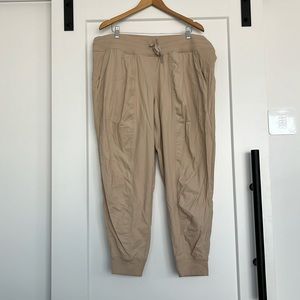 Lululemon beige pants - Sz 20 - EUC